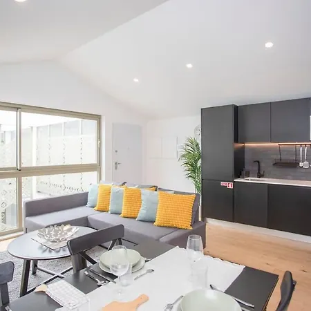 Liiiving In - Downtown Essence G